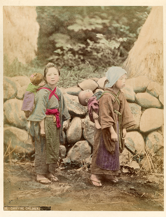 Foto antigua coloreada niños orientales